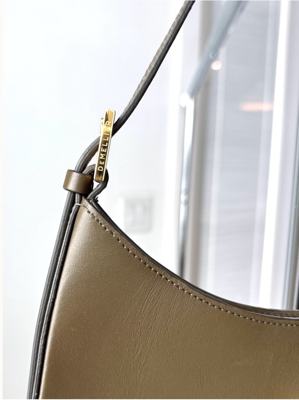DeMellier taupe shoulder bag with gold hardware - Picture 4 of 6
